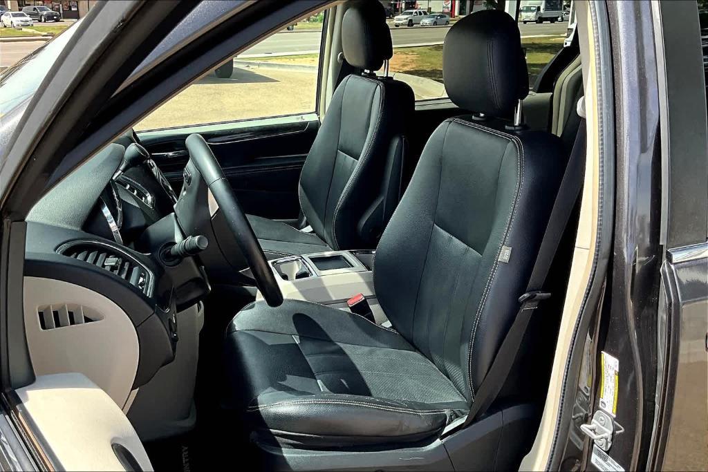 used 2015 Chrysler Town & Country car, priced at $10,004