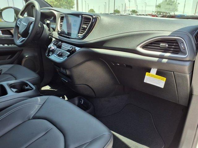 new 2025 Chrysler Pacifica car, priced at $41,332