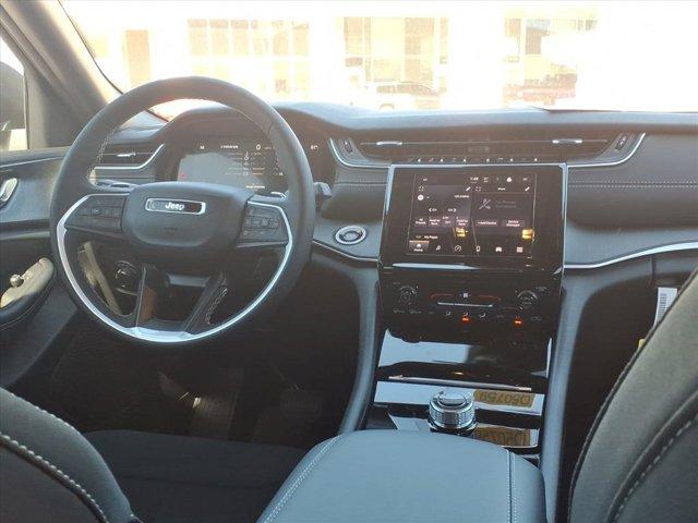 new 2025 Jeep Grand Cherokee car, priced at $33,298