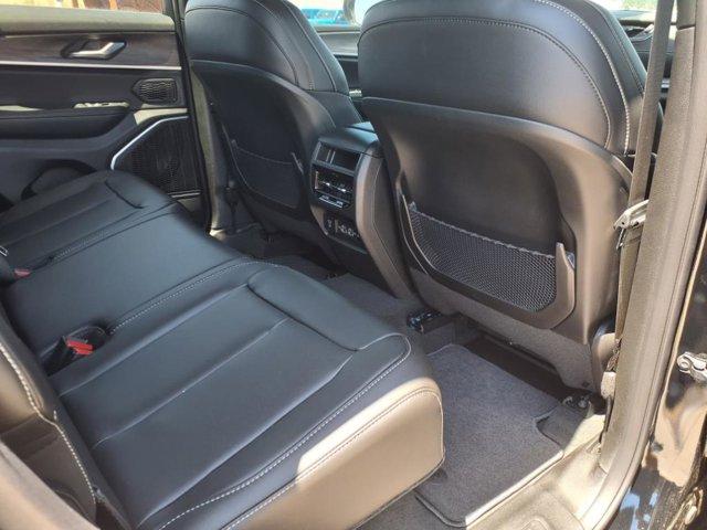 new 2025 Jeep Grand Cherokee car, priced at $44,002