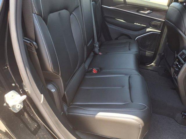 new 2025 Jeep Grand Cherokee car, priced at $44,002