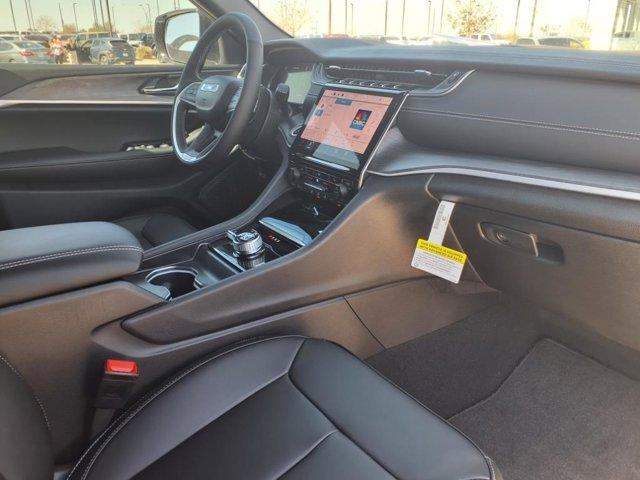new 2025 Jeep Grand Cherokee car, priced at $43,213