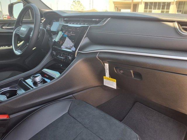 new 2025 Jeep Grand Cherokee car, priced at $39,971