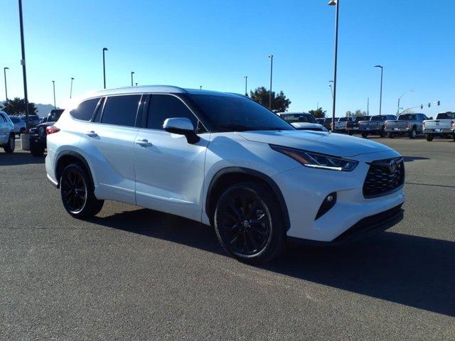 used 2022 Toyota Highlander car, priced at $38,267