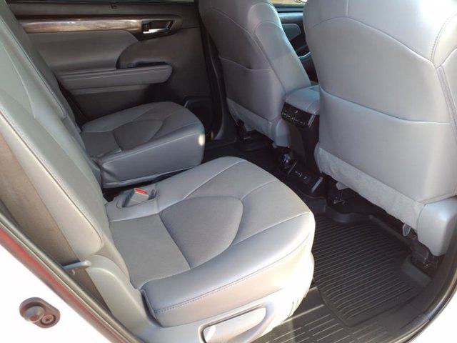 used 2022 Toyota Highlander car, priced at $38,267