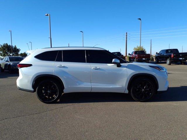 used 2022 Toyota Highlander car, priced at $38,267