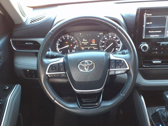 used 2022 Toyota Highlander car, priced at $38,267