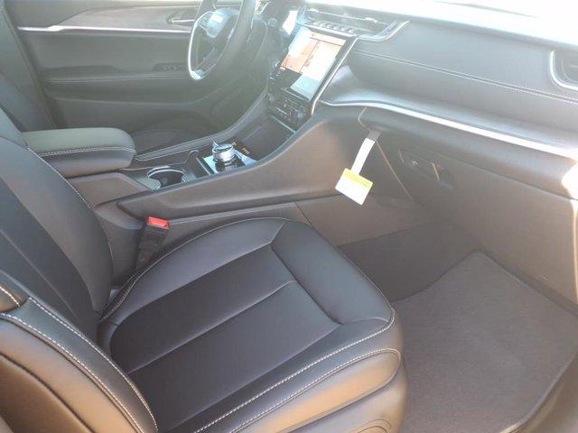 new 2025 Jeep Grand Cherokee car, priced at $43,214