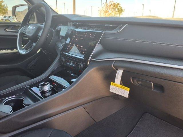 new 2025 Jeep Grand Cherokee car, priced at $33,913