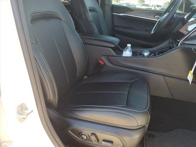 new 2025 Jeep Grand Cherokee car, priced at $45,534