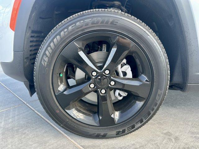 used 2025 Jeep Grand Cherokee car, priced at $39,977