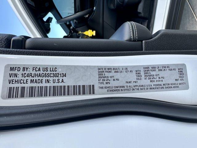 used 2025 Jeep Grand Cherokee car, priced at $39,977