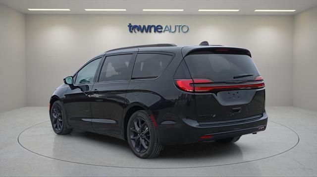 used 2022 Chrysler Pacifica car, priced at $35,751