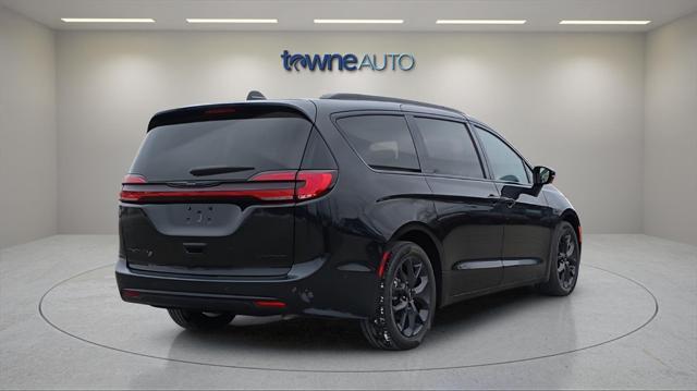 used 2022 Chrysler Pacifica car, priced at $35,751