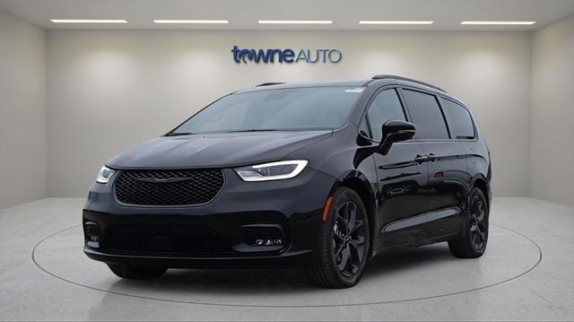 used 2022 Chrysler Pacifica car, priced at $35,751