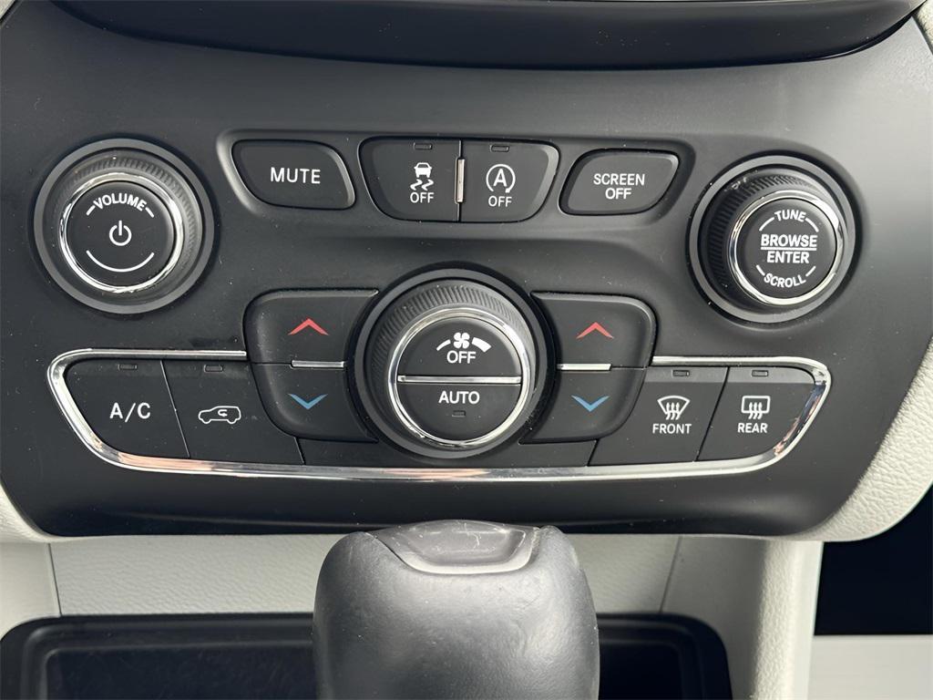 used 2021 Jeep Cherokee car, priced at $19,873