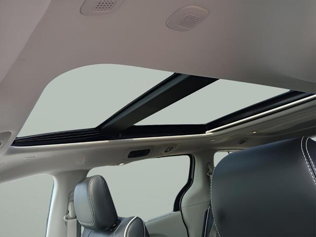 used 2022 Chrysler Pacifica car, priced at $34,751