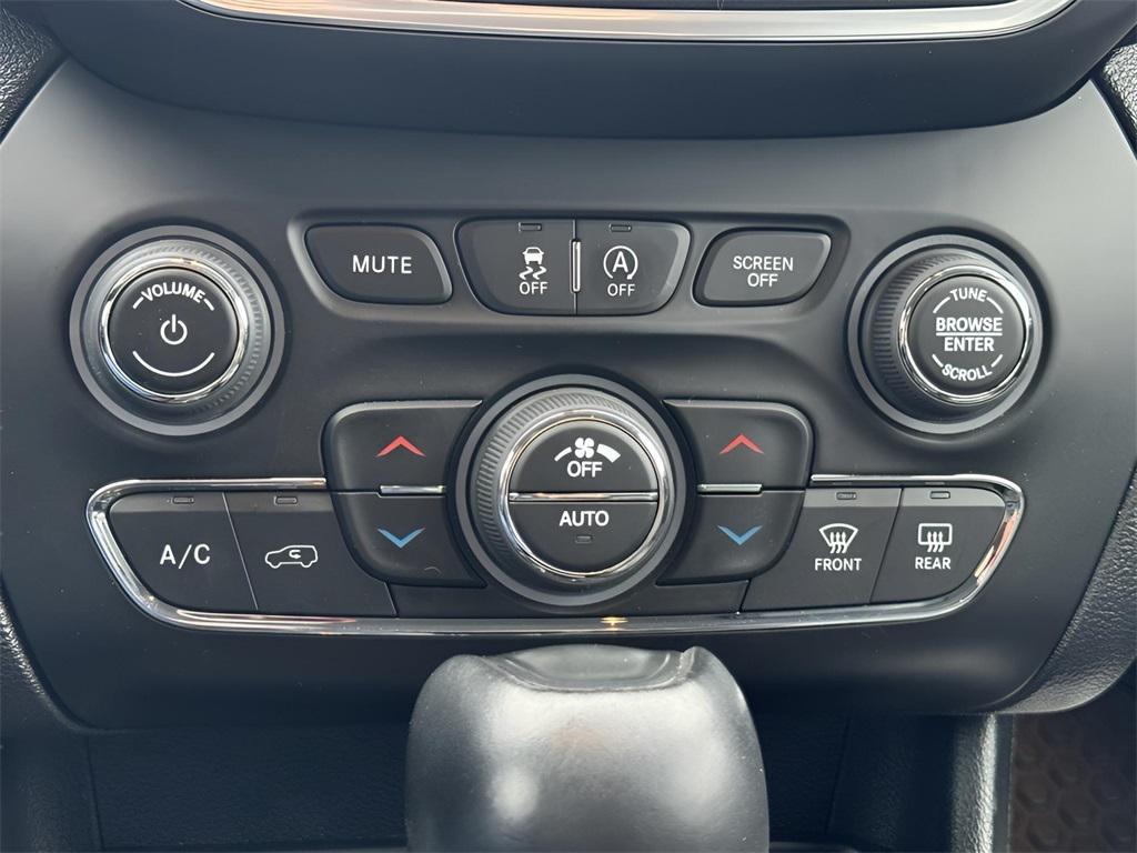 used 2022 Jeep Cherokee car, priced at $28,551