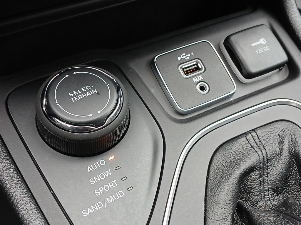 used 2022 Jeep Cherokee car, priced at $25,585