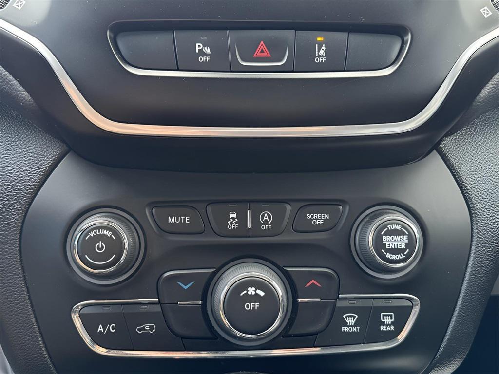 used 2021 Jeep Cherokee car, priced at $23,092