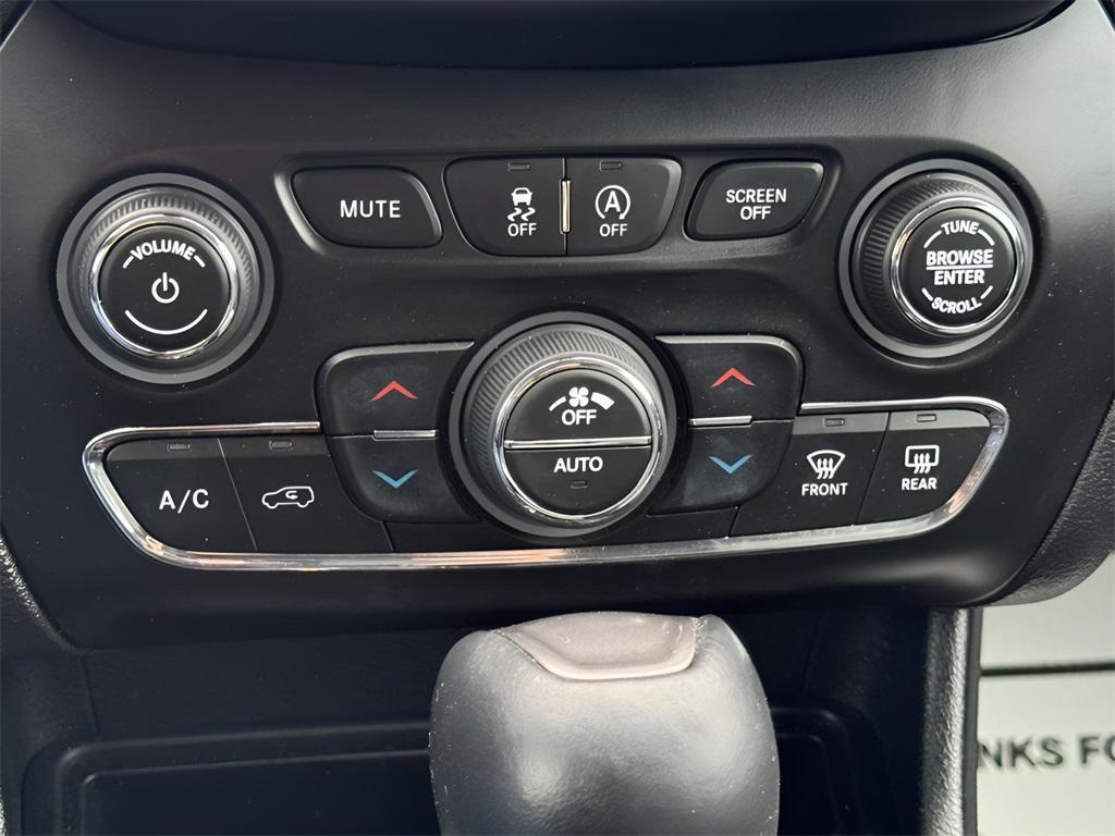 used 2022 Jeep Cherokee car, priced at $24,187