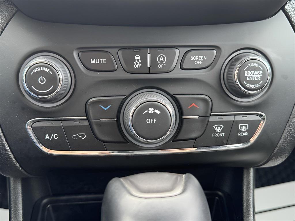 used 2022 Jeep Cherokee car, priced at $26,987