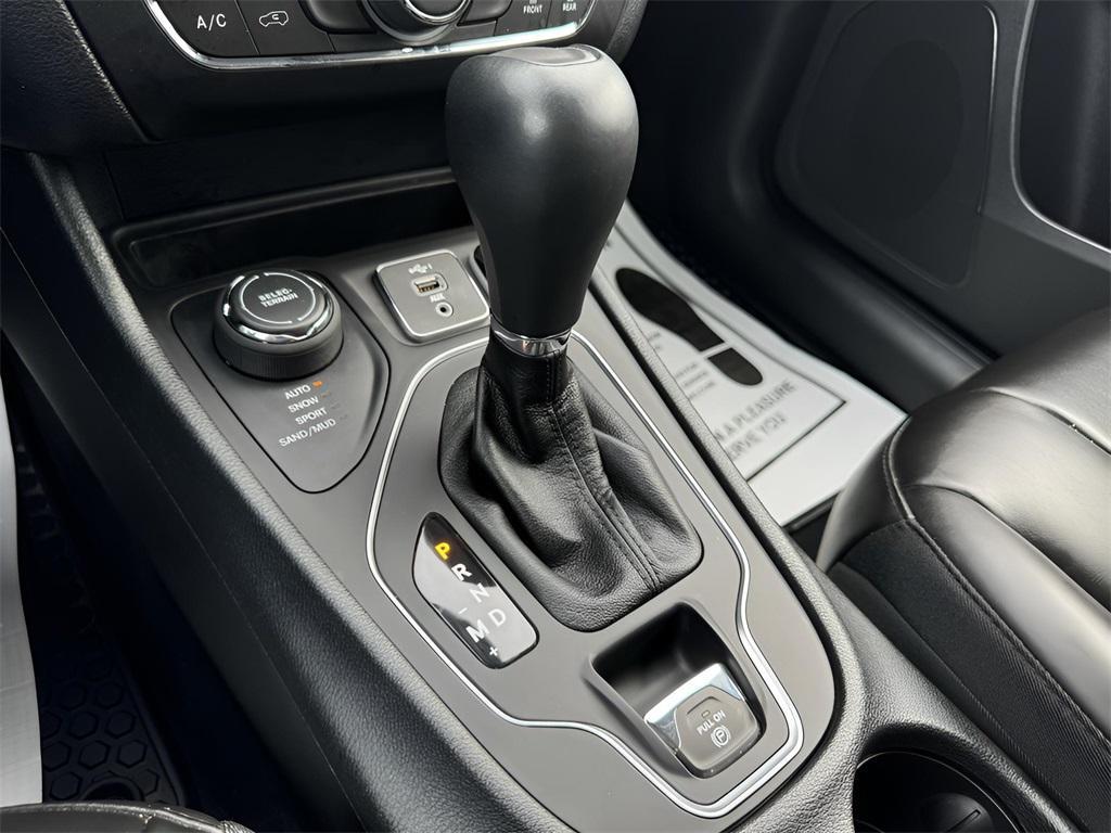 used 2022 Jeep Cherokee car, priced at $26,987