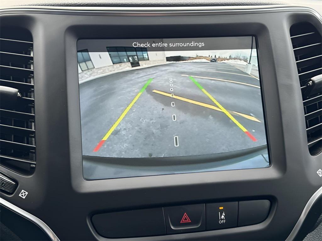 used 2022 Jeep Cherokee car, priced at $26,987