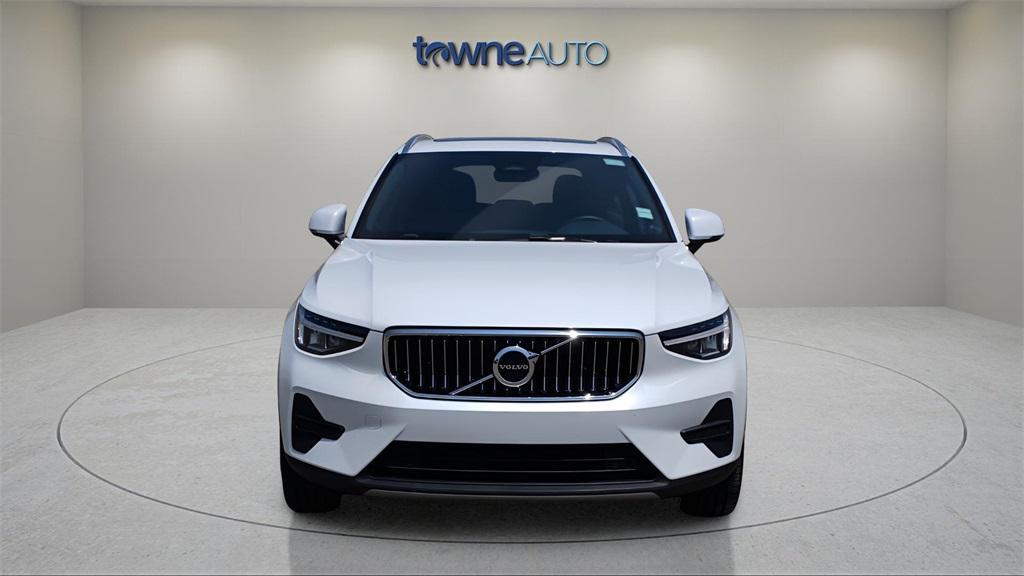 used 2025 Volvo XC40 car, priced at $30,987