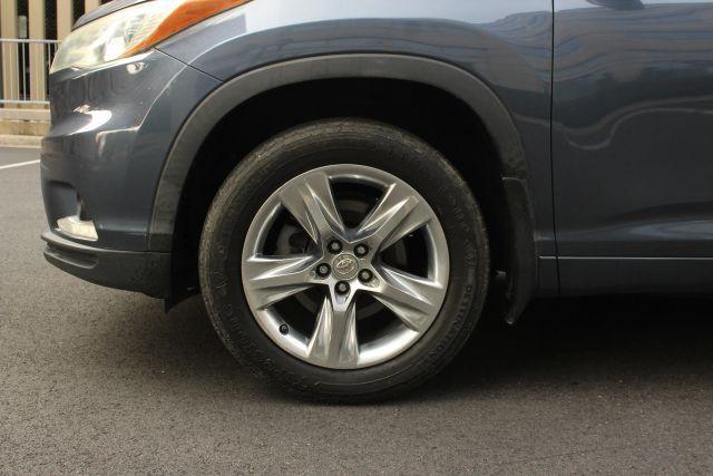used 2014 Toyota Highlander car, priced at $15,950