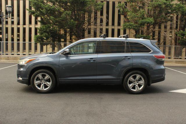 used 2014 Toyota Highlander car, priced at $15,950