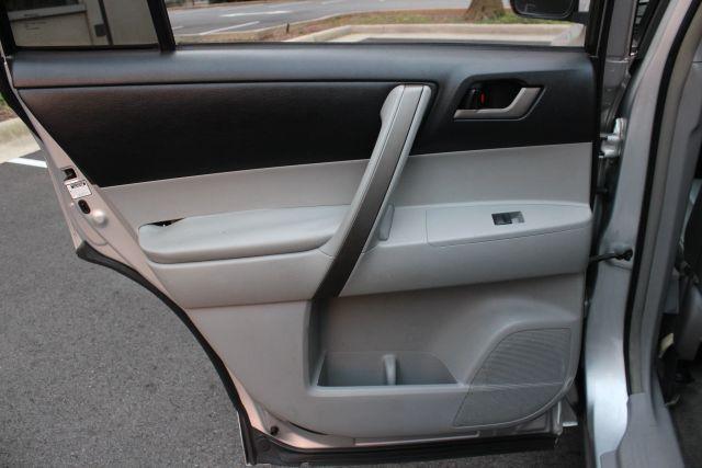 used 2008 Toyota Highlander car, priced at $7,750