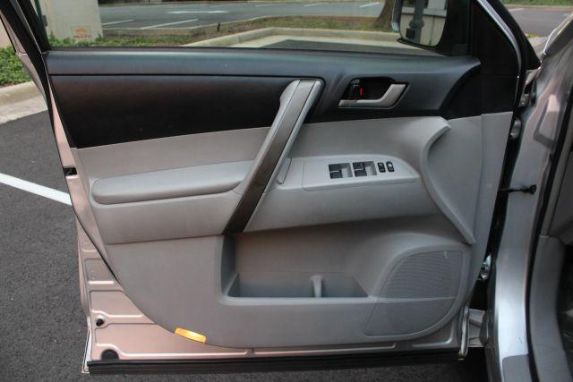 used 2008 Toyota Highlander car, priced at $7,750