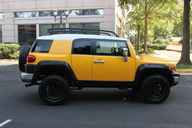 used 2007 Toyota FJ Cruiser car, priced at $15,250