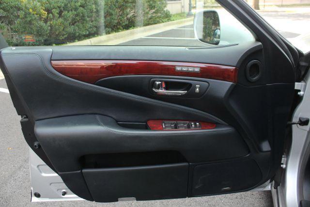 used 2007 Lexus LS 460 car, priced at $7,750