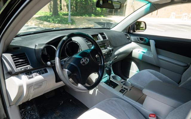 used 2011 Toyota Highlander car, priced at $11,950