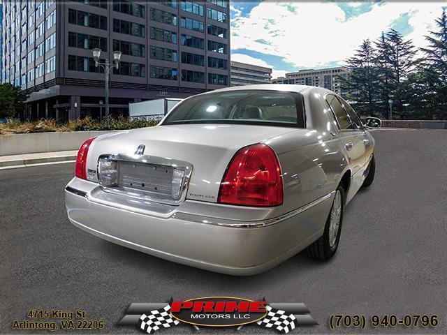 used 2006 Lincoln Town Car car, priced at $6,950