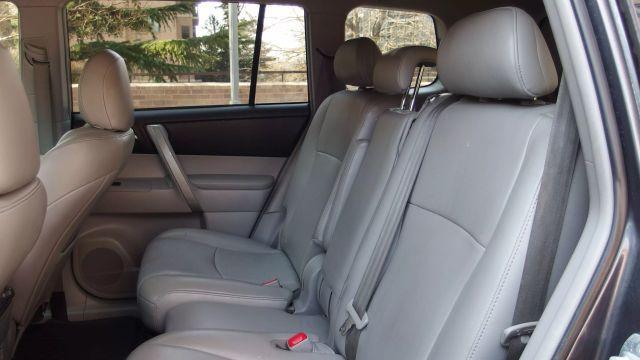 used 2013 Toyota Highlander car, priced at $12,450