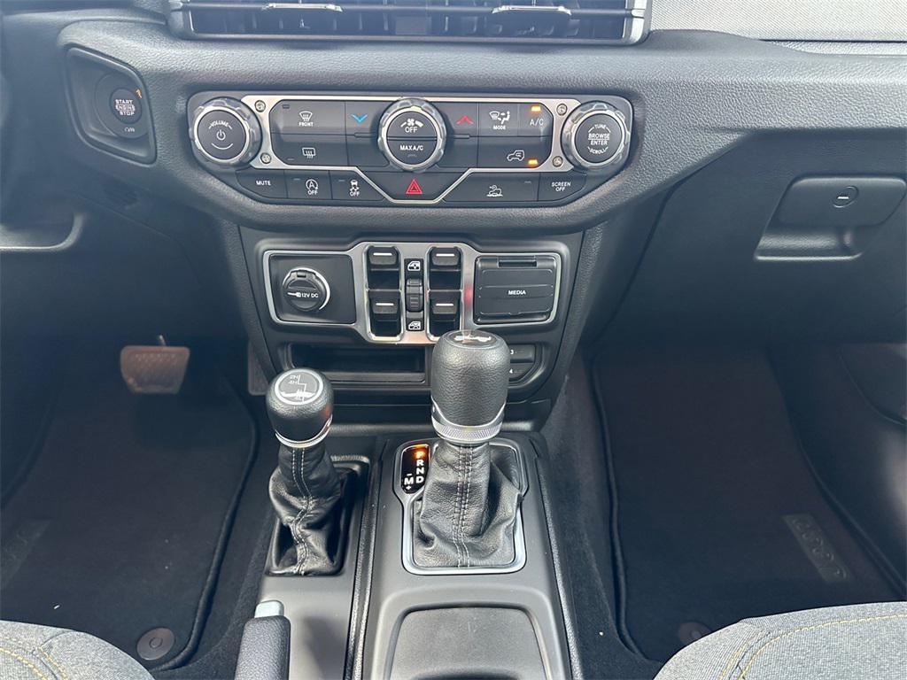 new 2025 Jeep Wrangler car, priced at $36,780