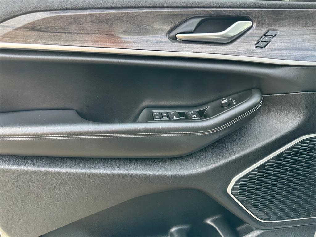used 2021 Jeep Grand Cherokee L car, priced at $28,021