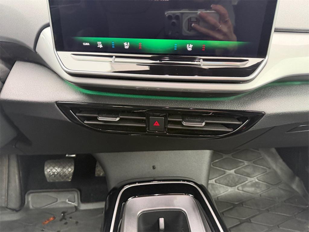 used 2024 Volkswagen ID.4 car, priced at $27,109