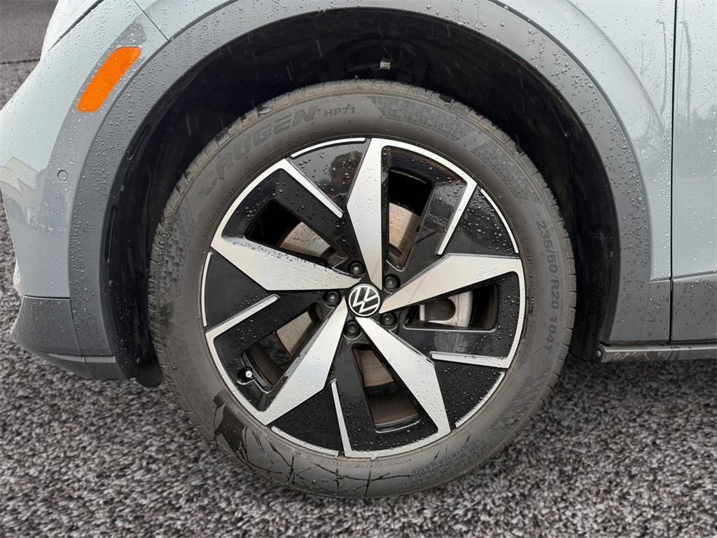 used 2024 Volkswagen ID.4 car, priced at $27,109