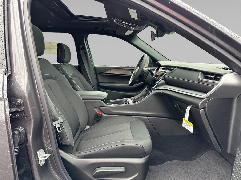 new 2025 Jeep Grand Cherokee L car, priced at $46,915