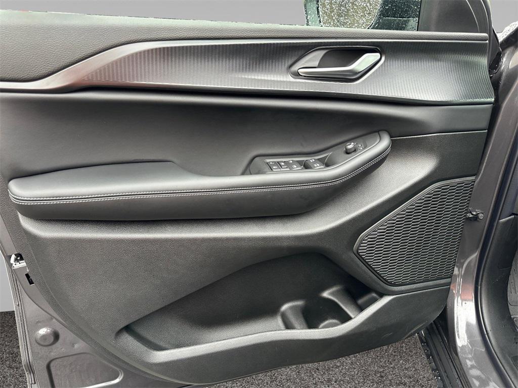 new 2025 Jeep Grand Cherokee L car, priced at $46,915