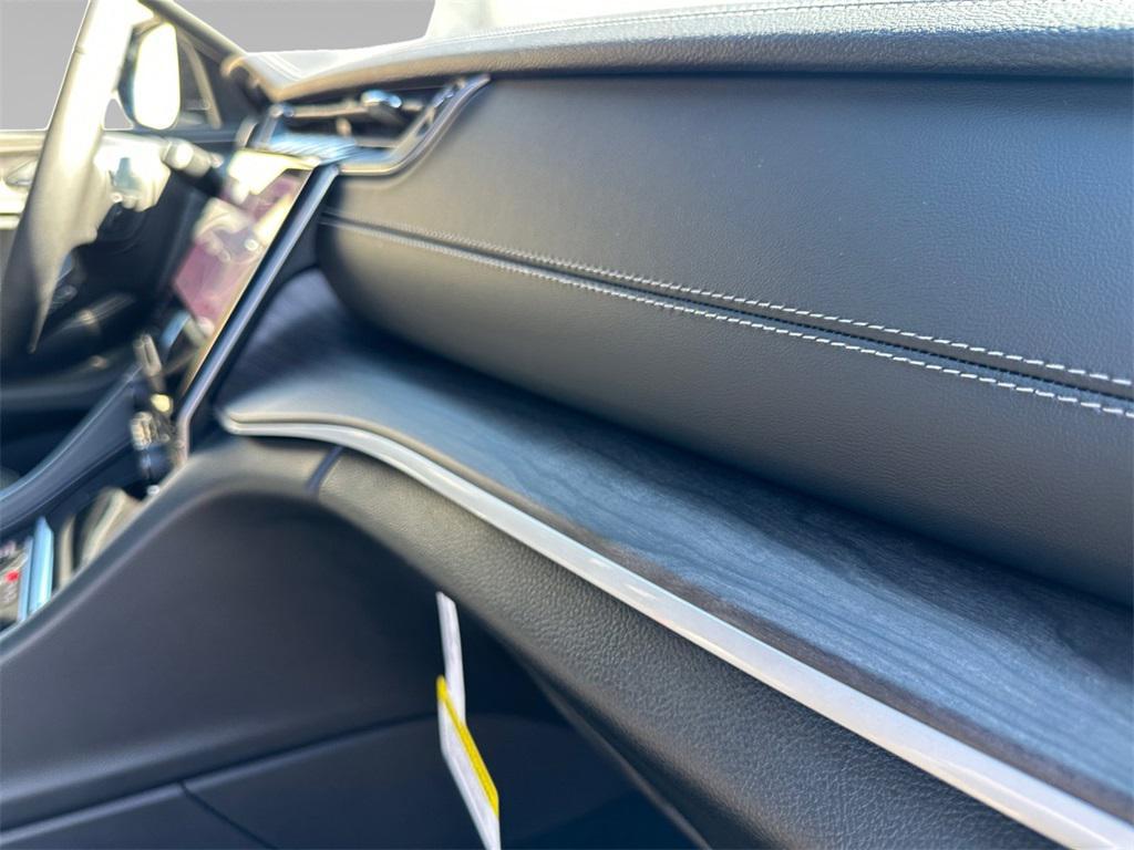 new 2025 Jeep Grand Cherokee car, priced at $45,645