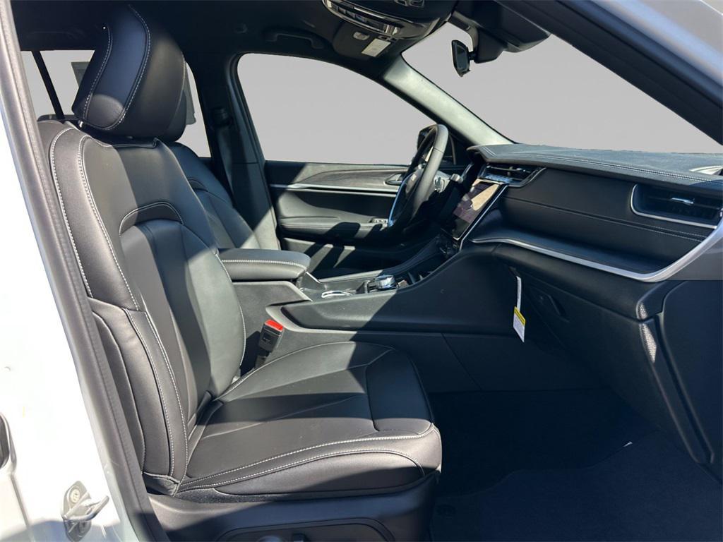 new 2025 Jeep Grand Cherokee car, priced at $45,645