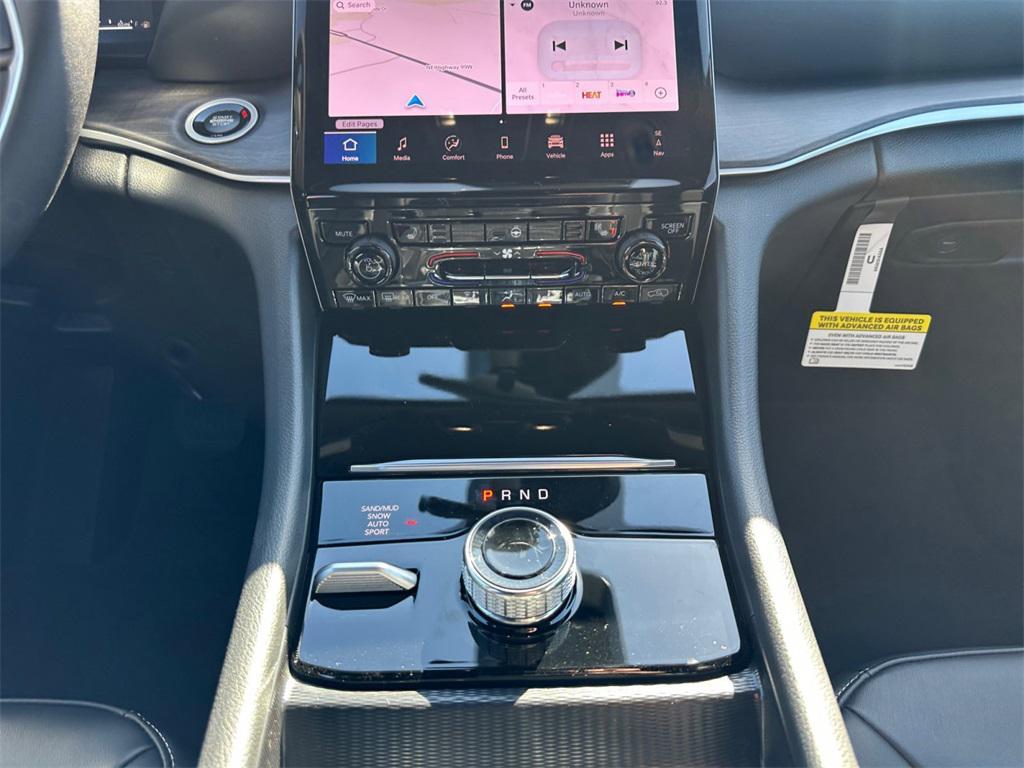 new 2025 Jeep Grand Cherokee car, priced at $45,645