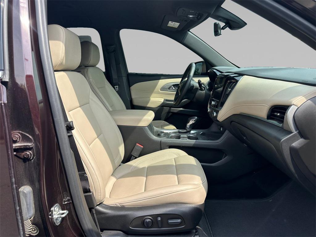 used 2022 Chevrolet Traverse car, priced at $31,798