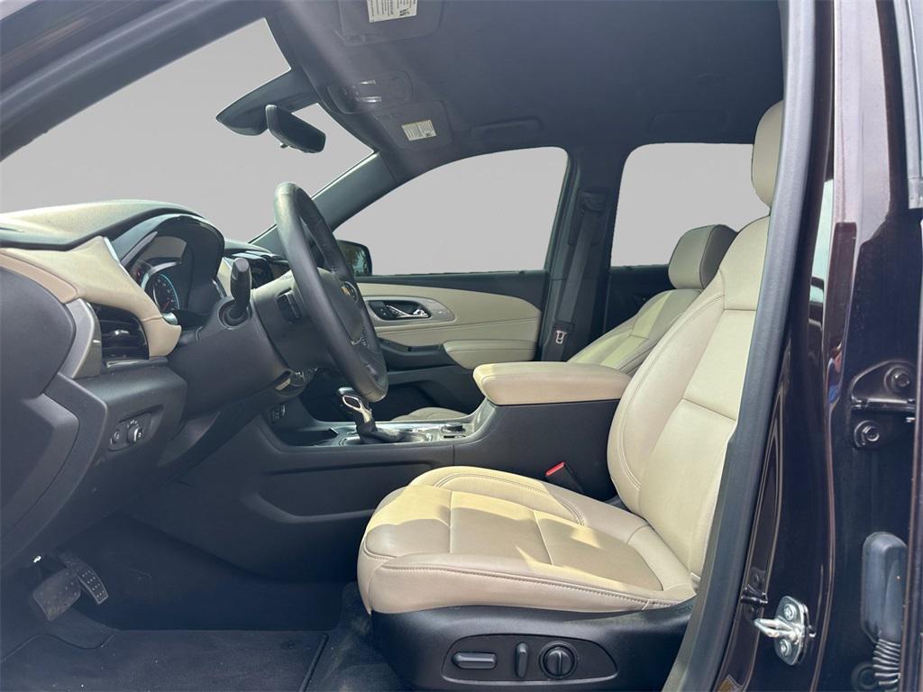 used 2022 Chevrolet Traverse car, priced at $31,798