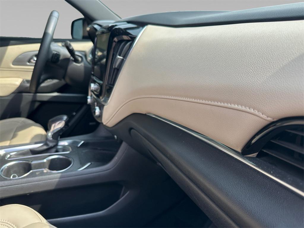 used 2022 Chevrolet Traverse car, priced at $31,798